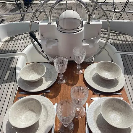 Botel Sea Bloom - Sleep & Sail In Tejo Lisbon
