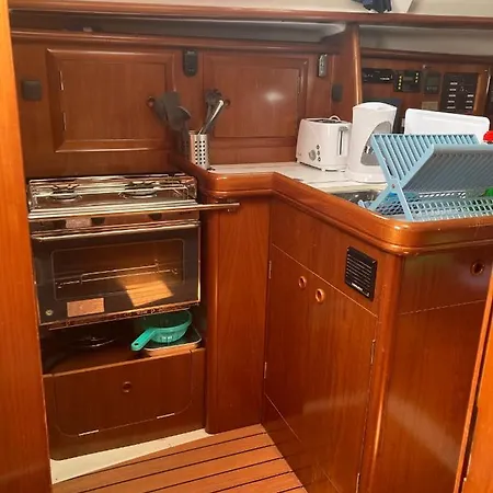 Sea Bloom - Sleep & Sail In Tejo Botel Lisbon