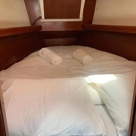 Sea Bloom - Sleep & Sail In Tejo * Lisboa