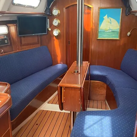 Botel Sea Bloom - Sleep & Sail In Tejo Lisbon