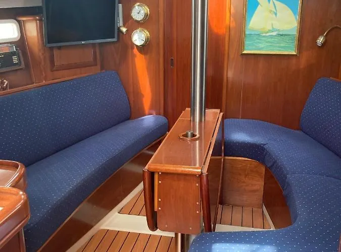 Botel Sea Bloom - Sleep & Sail In Tejo Lisbona